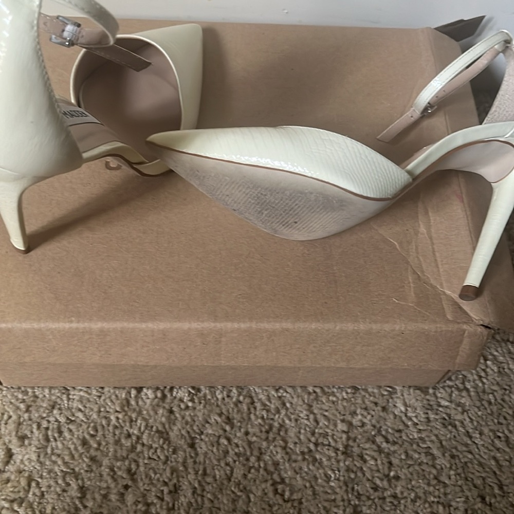 Steve Madden Cream Stiletto Heels Elegant Design - Picture 4 of 4